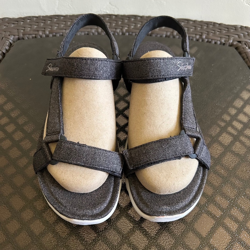 Skechers Cali Breeze Low Moon & Stars Hook & Loop Comfort Sandals size 8